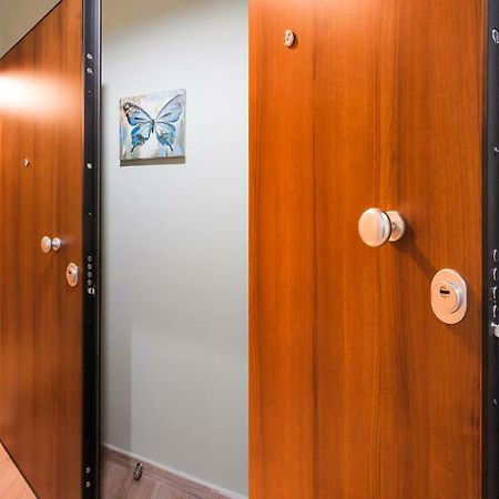 Modern Antique Private Rooms With Shared Bathroom Near To Acropolis Museum And Metro Station Atenas Exterior foto