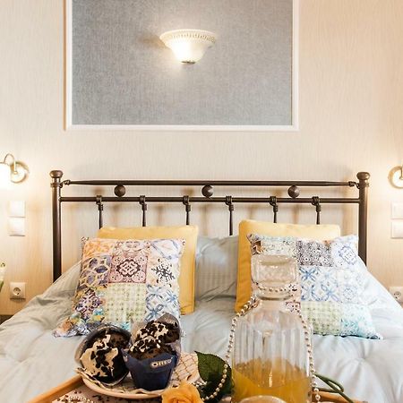 Modern Antique Private Rooms With Shared Bathroom Near To Acropolis Museum And Metro Station Atenas Exterior foto