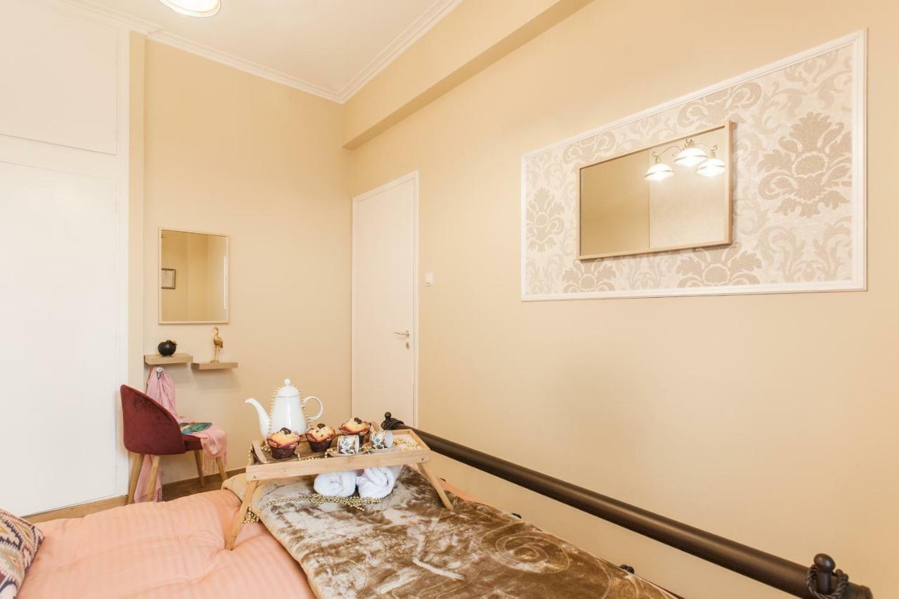 Modern Antique Private Rooms With Shared Bathroom Near To Acropolis Museum And Metro Station Atenas Exterior foto