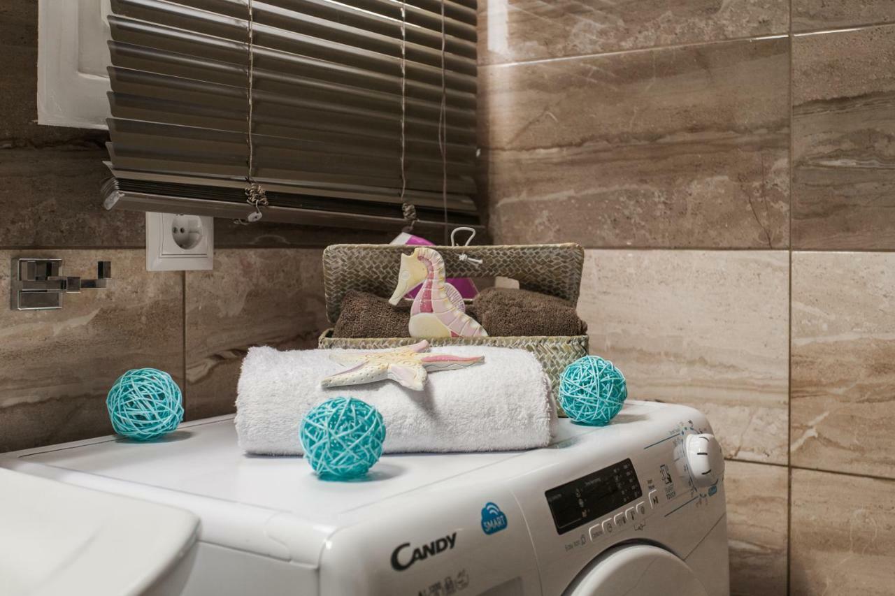 Modern Antique Private Rooms With Shared Bathroom Near To Acropolis Museum And Metro Station Atenas Exterior foto