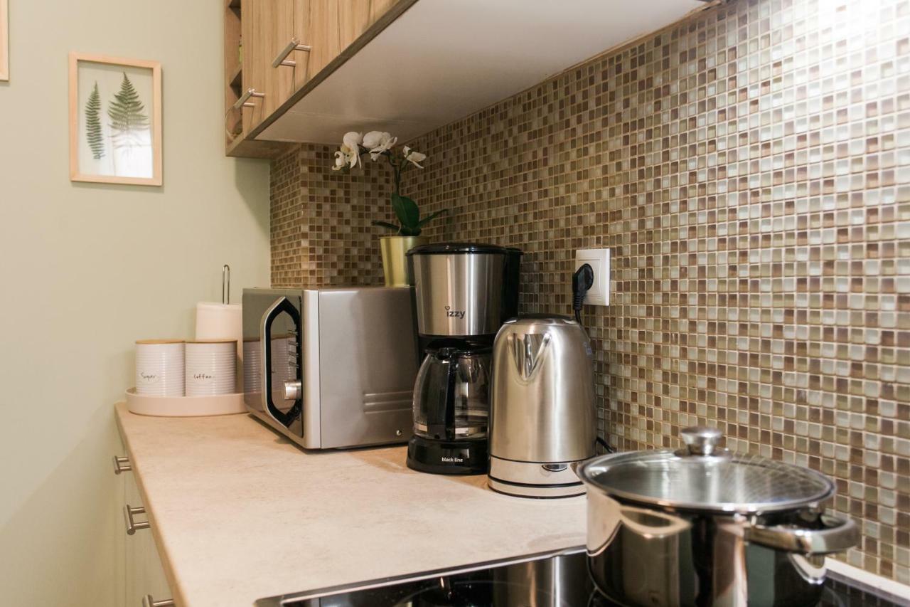 Modern Antique Private Rooms With Shared Bathroom Near To Acropolis Museum And Metro Station Atenas Exterior foto