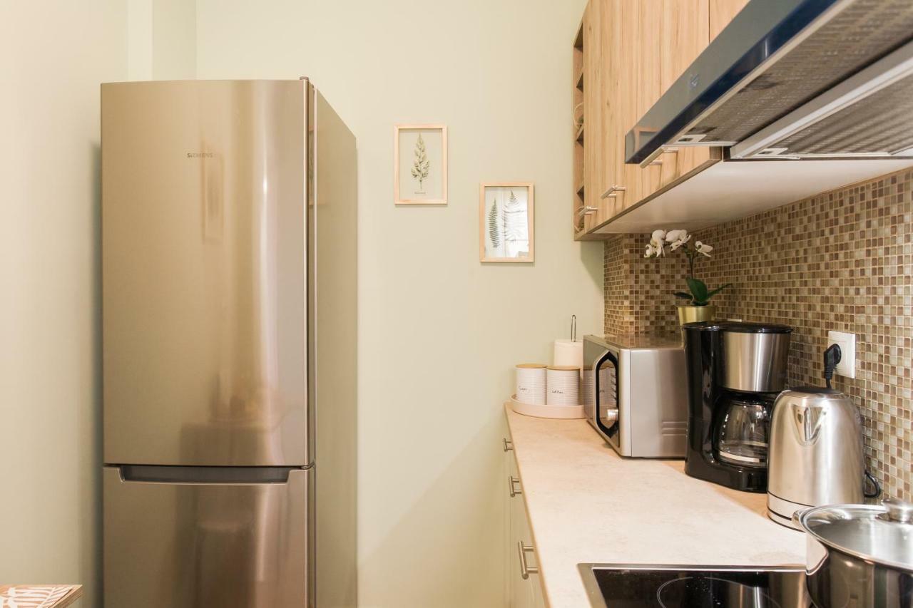 Modern Antique Private Rooms With Shared Bathroom Near To Acropolis Museum And Metro Station Atenas Exterior foto