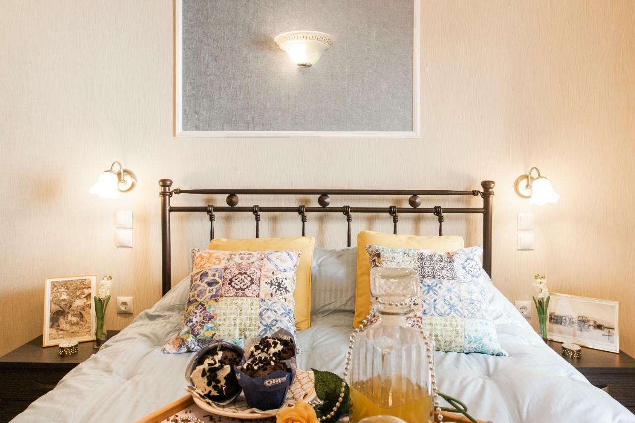 Modern Antique Private Rooms With Shared Bathroom Near To Acropolis Museum And Metro Station Atenas Exterior foto