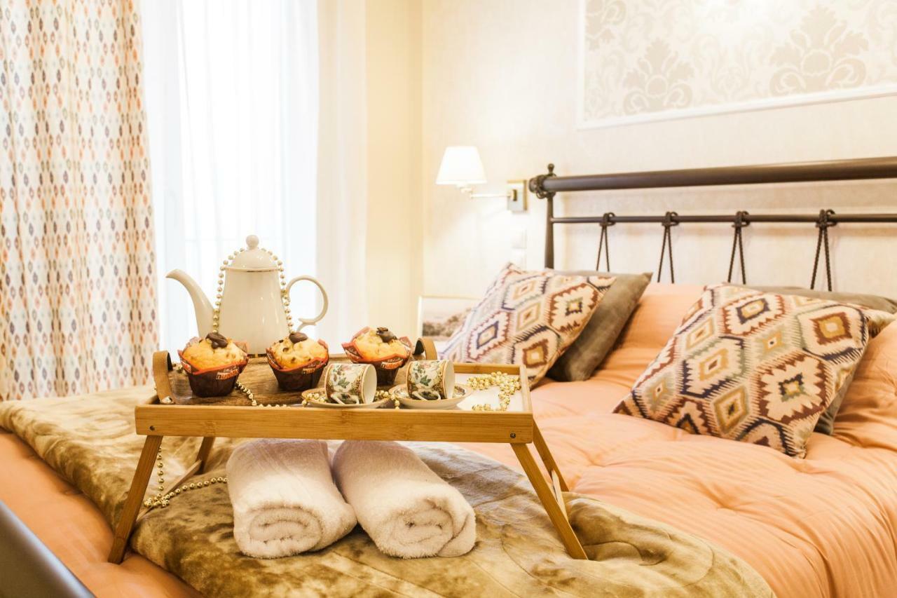 Modern Antique Private Rooms With Shared Bathroom Near To Acropolis Museum And Metro Station Atenas Exterior foto