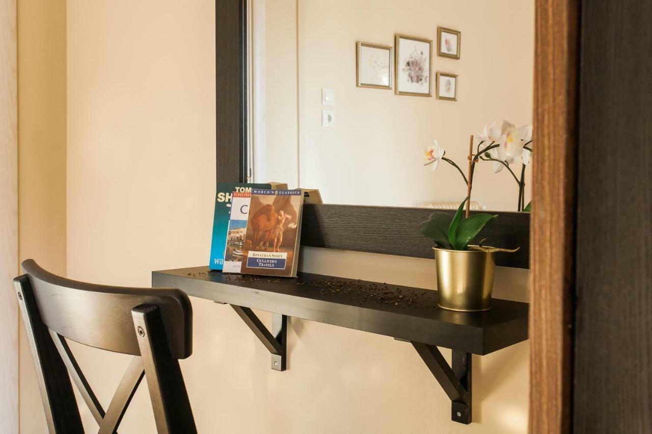 Modern Antique Private Rooms With Shared Bathroom Near To Acropolis Museum And Metro Station Atenas Exterior foto