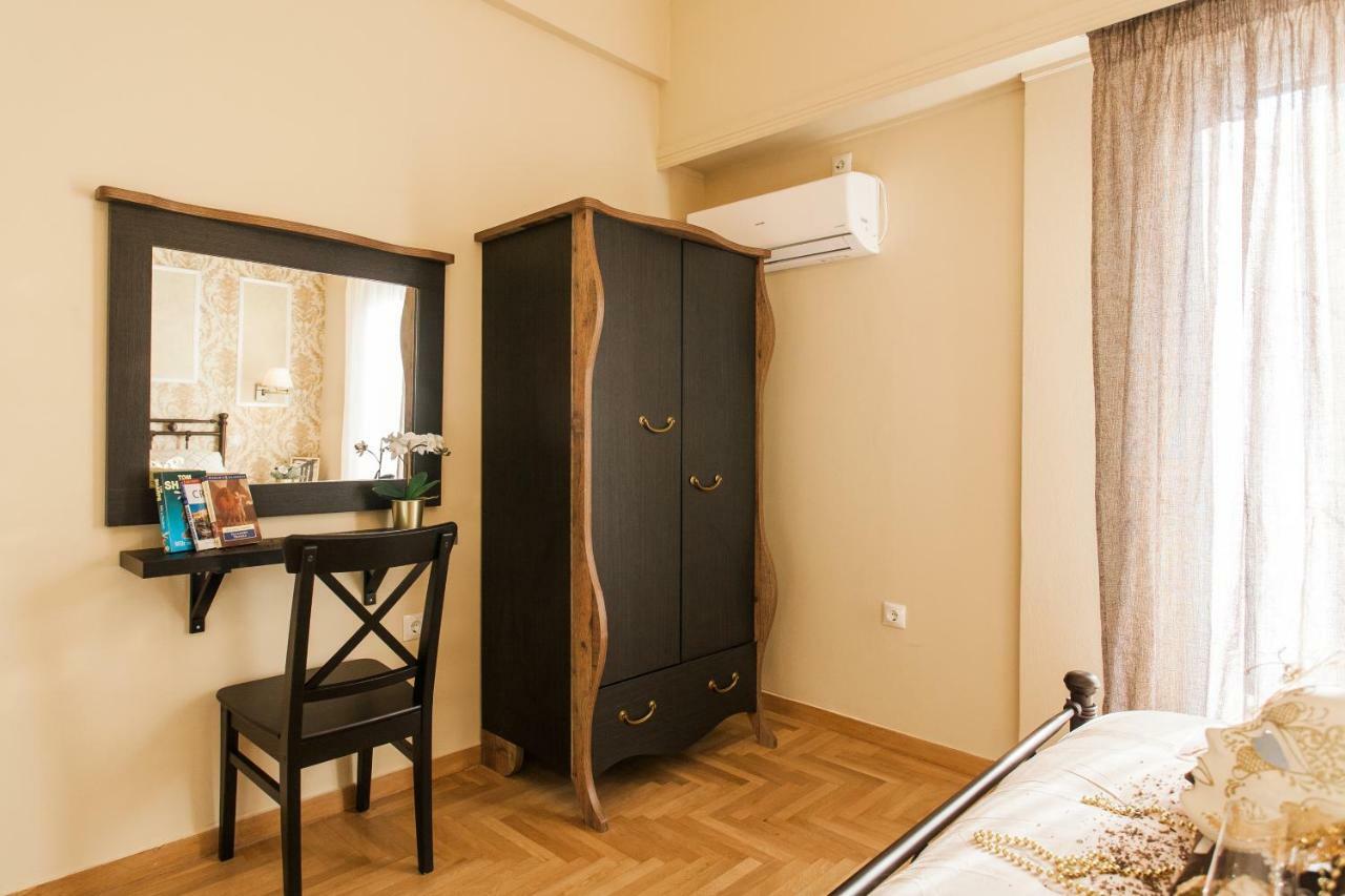 Modern Antique Private Rooms With Shared Bathroom Near To Acropolis Museum And Metro Station Atenas Exterior foto