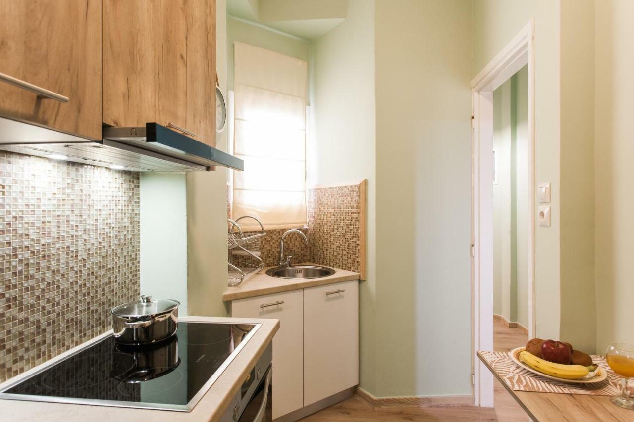 Modern Antique Private Rooms With Shared Bathroom Near To Acropolis Museum And Metro Station Atenas Exterior foto